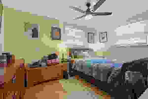 Bedrooms icon Bedroom icon — 3 bedrooms at 1002 W Northfield Blvd Bedrooms icon Bedroom icon — 3 bedrooms at 1002 W Northfield Blvd