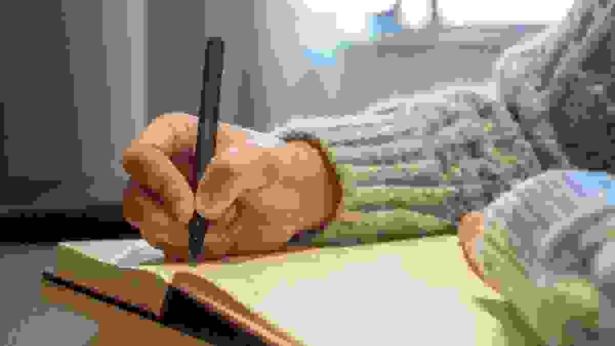 how do you become a scriptwriter​