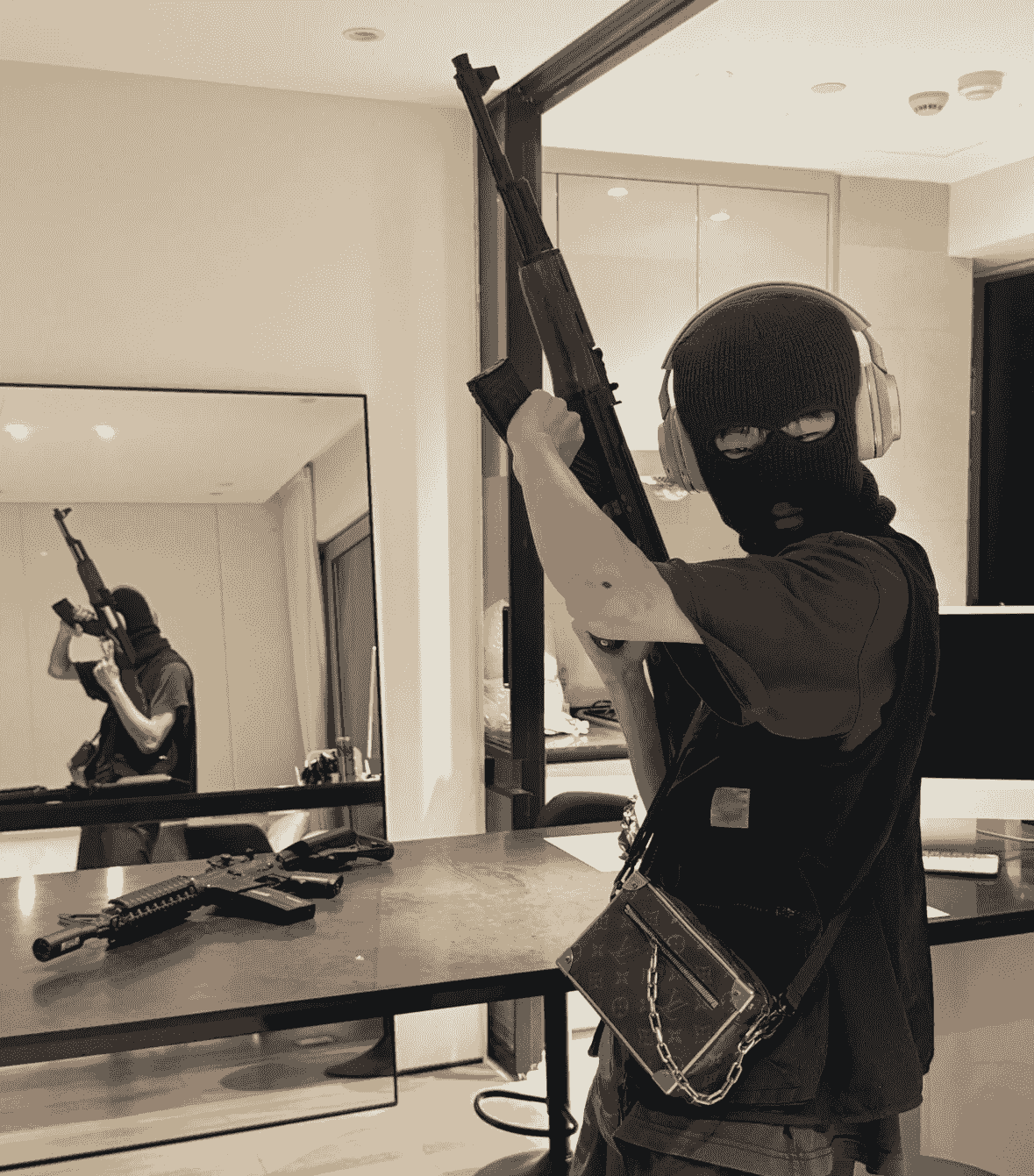 Enjoy the privilege of owning limited edition pieces that reflect your unique taste and appreciation for luxury. Exclusivity What We Offer 售賣奢侈高端名牌包以及名牌高級機械手錶 Enjoy the privilege of owning limited edition pieces that reflect your unique taste and appreciation for luxury. Exclusivity What We Offer 售賣奢侈高端名牌包以及名牌高級機械手錶