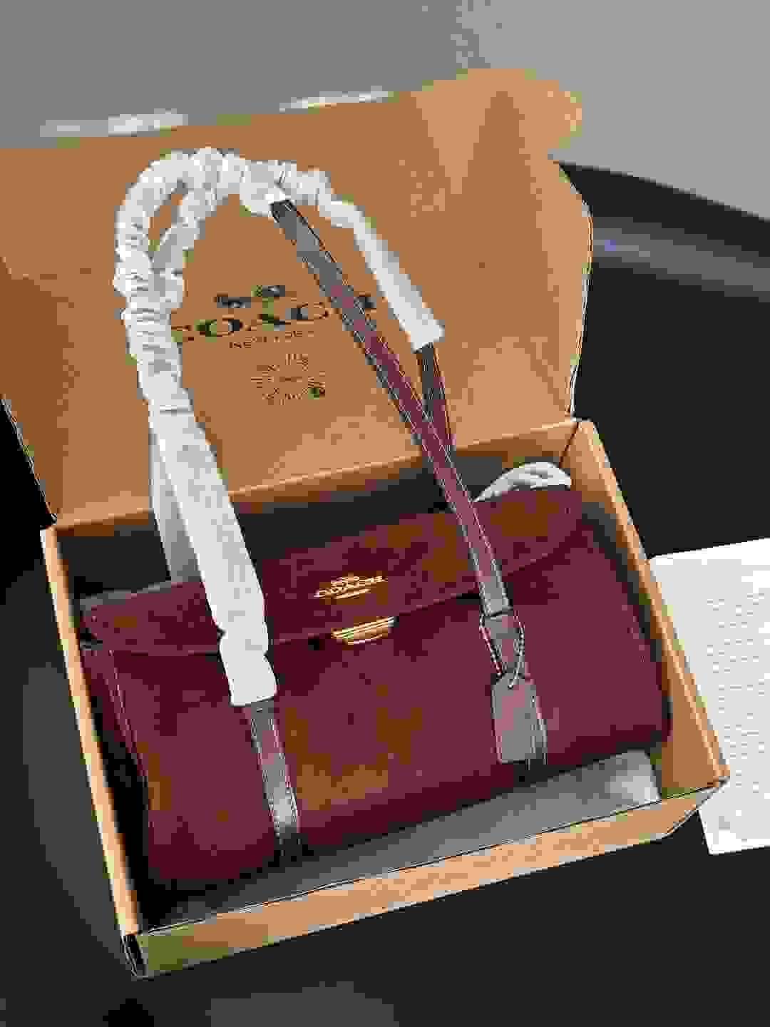 Explore our carefully curated selection of designer handbags that embody sophistication and style, perfect for any occasion. Premium Handbags What We Offer 售賣奢侈高端名牌包以及名牌高級機械手錶 Explore our carefully curated selection of designer handbags that embody sophistication and style, perfect for any occasion. Premium Handbags What We Offer 售賣奢侈高端名牌包以及名牌高級機械手錶