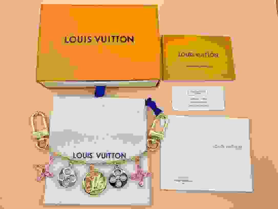 Enjoy the privilege of owning limited edition pieces that reflect your unique taste and appreciation for luxury. Exclusivity What We Offer 售賣奢侈高端名牌包以及名牌高級機械手錶 Enjoy the privilege of owning limited edition pieces that reflect your unique taste and appreciation for luxury. Exclusivity What We Offer 售賣奢侈高端名牌包以及名牌高級機械手錶