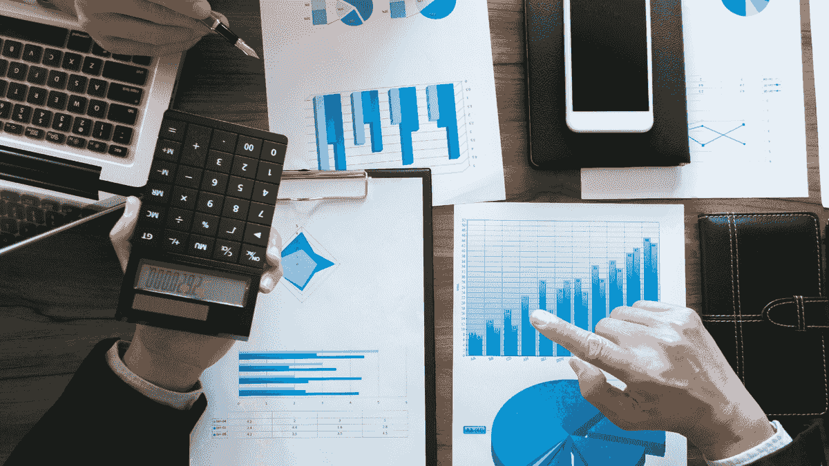We simplify your administrative procedures to save you time and allow you to focus on what is essential. Optimization of your Procedures Our Mission Black Strategy is a brokerage firm specialized in credit, insurance, and management of administrative procedures, dedicated to supporting individuals, entrepreneurs, and investors in the success of their projects. Our mission: to save you time, money, and peace of mind. We offer you sharp expertise, a network of solid partners, and a personalized strategic approach to effectively meet your needs.
