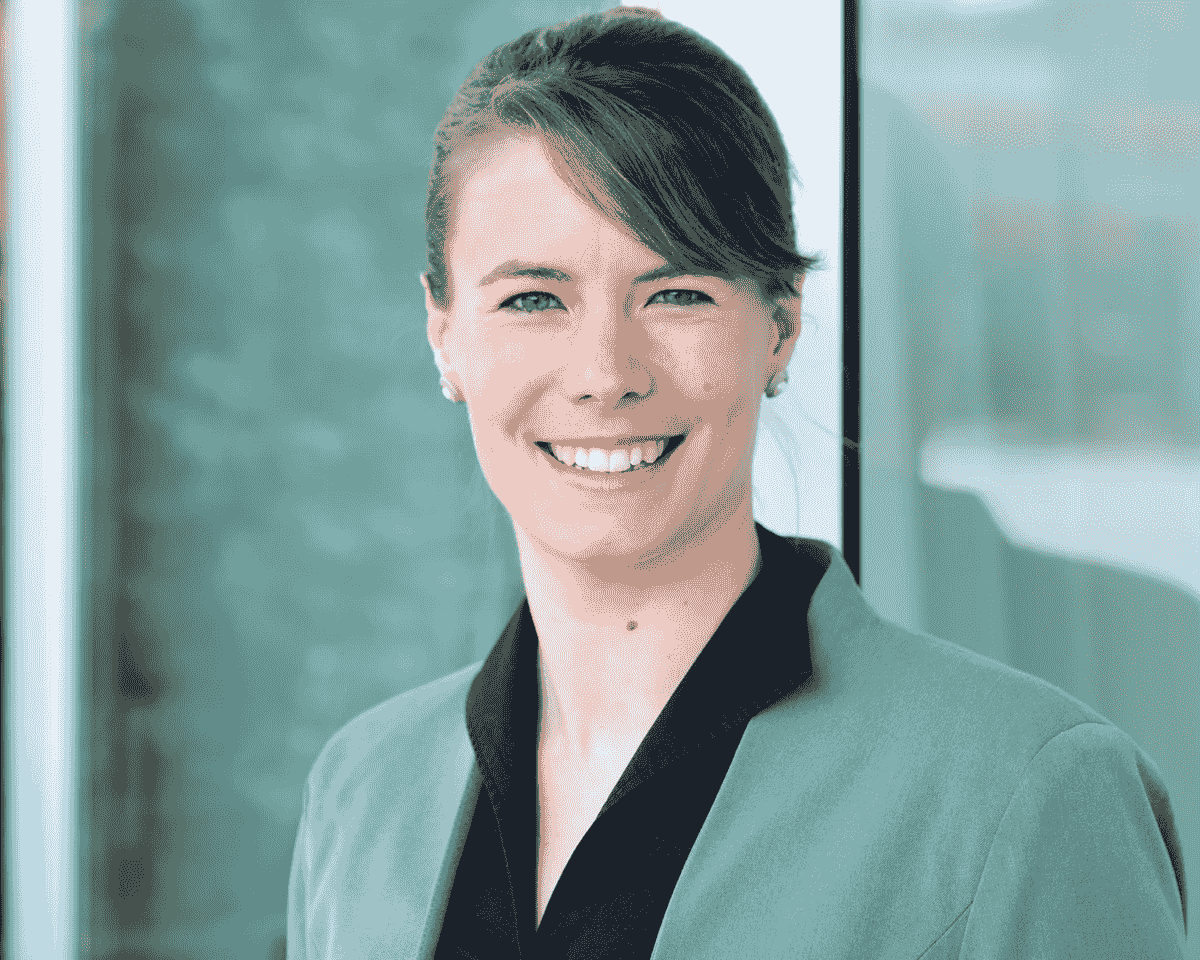 Professionelles Porträt von Murena Overhoff - Coach für Frauen und für geistliche Begleitung-, die der betrachtenden Person warmherzig und offen entgegenblickt. Professionelles Porträt von Murena Overhoff - Coach für Frauen und für geistliche Begleitung-, die der betrachtenden Person warmherzig und offen entgegenblickt.