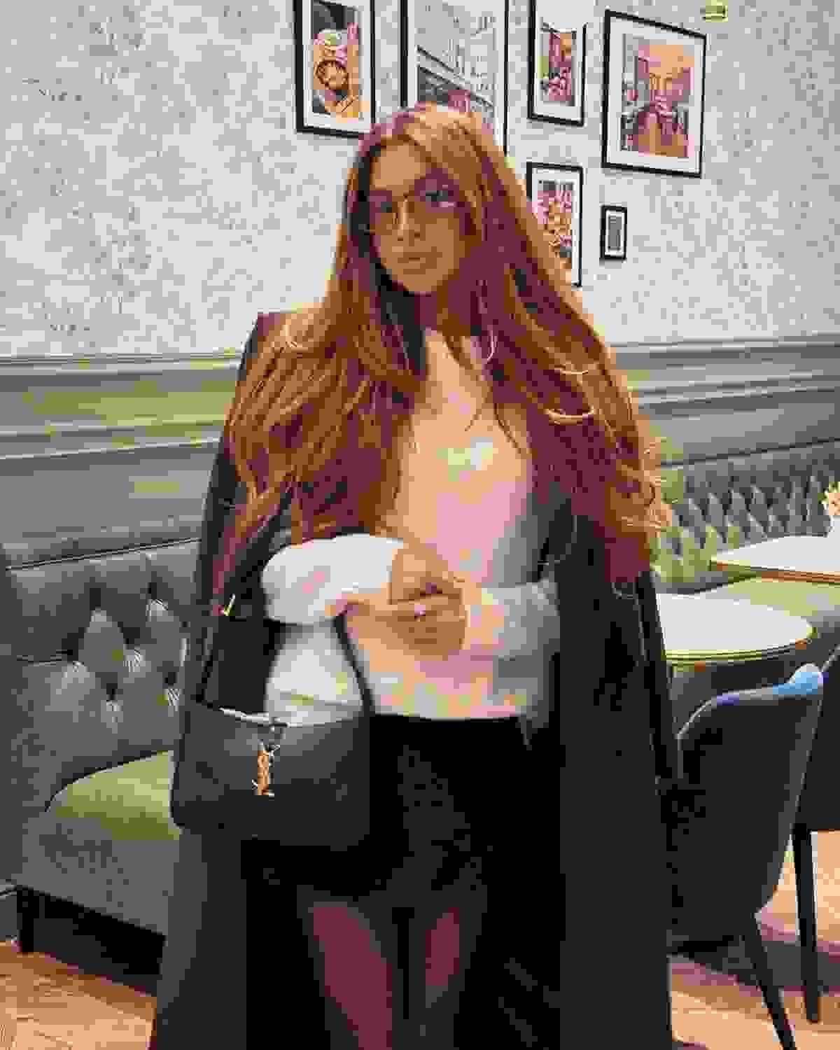 Our commitment to quality is evident in every project we undertake. We collaborate with skilled artisans and craftsmen to create bespoke pieces that elevate your interior. From custom cabinetry to unique light fixtures, our attention to detail ensures that your space exudes elegance and sophistication. Exquisite Craftsmanship What We Do Phoenix Interior Design is committed to creating unique high-end interior design, with outstanding creativity and exquisite craftsmanship, to create ideal spaces with both aesthetics and functionality for customers. We combine modern design concepts with personalized customization services to give each space unique vitality and taste. Our commitment to quality is evident in every project we undertake. We collaborate with skilled artisans and craftsmen to create bespoke pieces that elevate your interior. From custom cabinetry to unique light fixtures, our attention to detail ensures that your space exudes elegance and sophistication. Exquisite Craftsmanship What We Do Phoenix Interior Design is committed to creating unique high-end interior design, with outstanding creativity and exquisite craftsmanship, to create ideal spaces with both aesthetics and functionality for customers. We combine modern design concepts with personalized customization services to give each space unique vitality and taste.