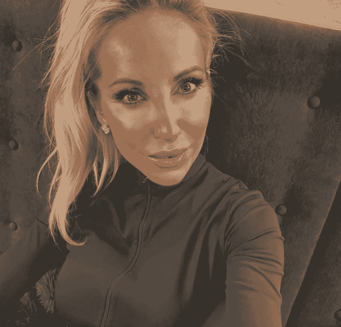 Our commitment to quality is evident in every project we undertake. We collaborate with skilled artisans and craftsmen to create bespoke pieces that elevate your interior. From custom cabinetry to unique light fixtures, our attention to detail ensures that your space exudes elegance and sophistication. Exquisite Craftsmanship What We Do Phoenix Interior Design is committed to creating unique high-end interior design, with outstanding creativity and exquisite craftsmanship, to create ideal spaces with both aesthetics and functionality for customers. We combine modern design concepts with personalized customization services to give each space unique vitality and taste. Our commitment to quality is evident in every project we undertake. We collaborate with skilled artisans and craftsmen to create bespoke pieces that elevate your interior. From custom cabinetry to unique light fixtures, our attention to detail ensures that your space exudes elegance and sophistication. Exquisite Craftsmanship What We Do Phoenix Interior Design is committed to creating unique high-end interior design, with outstanding creativity and exquisite craftsmanship, to create ideal spaces with both aesthetics and functionality for customers. We combine modern design concepts with personalized customization services to give each space unique vitality and taste.