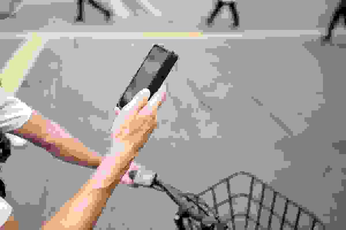 「ながらスマホ」は自転車 青切符の対象