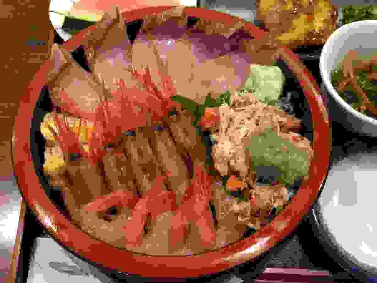鮨.会席 りょう門「AKB丼」（甘エビ、香箱カニ、ブリ）