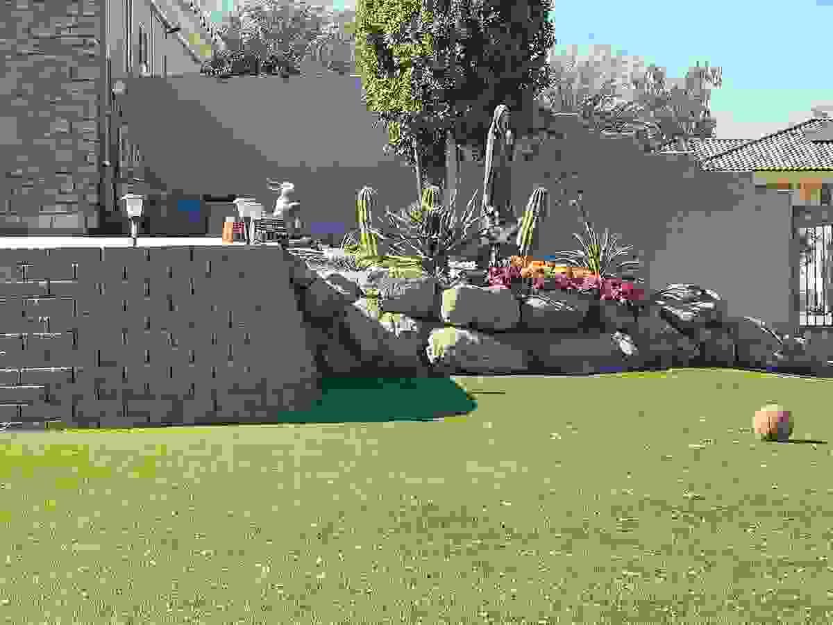 concrete block retaining wall in a beautiful yard in Avondale AZ