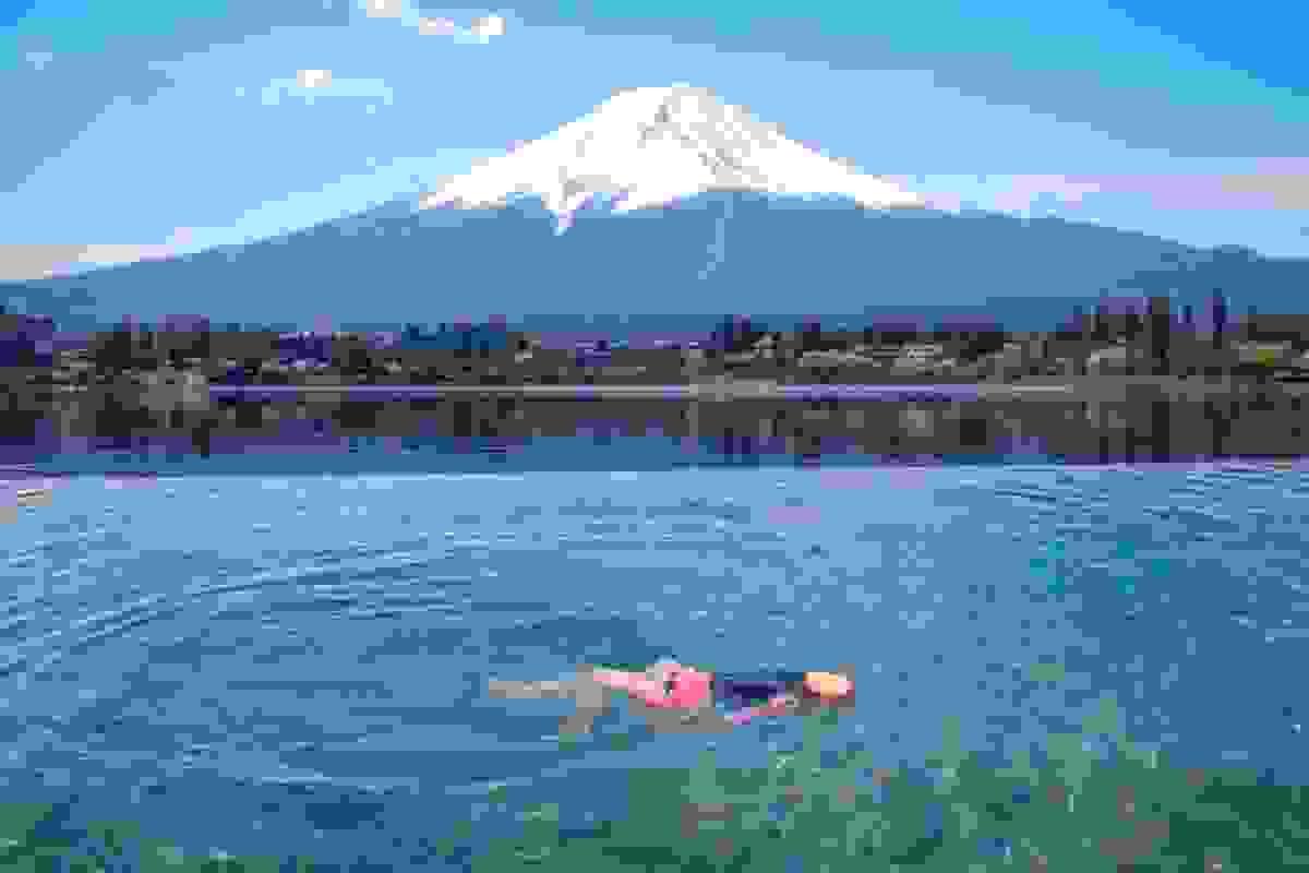 Peaceful hot spring with mount Fuji views