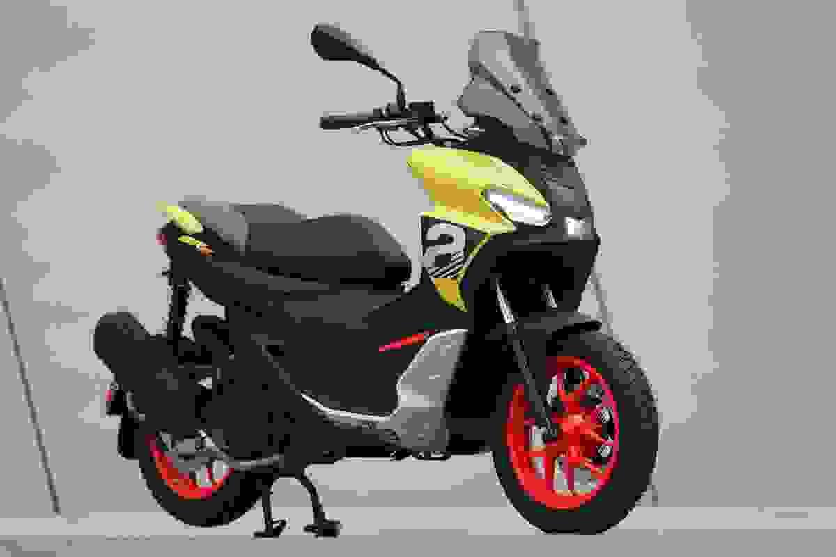 Aprilia SR GT 200