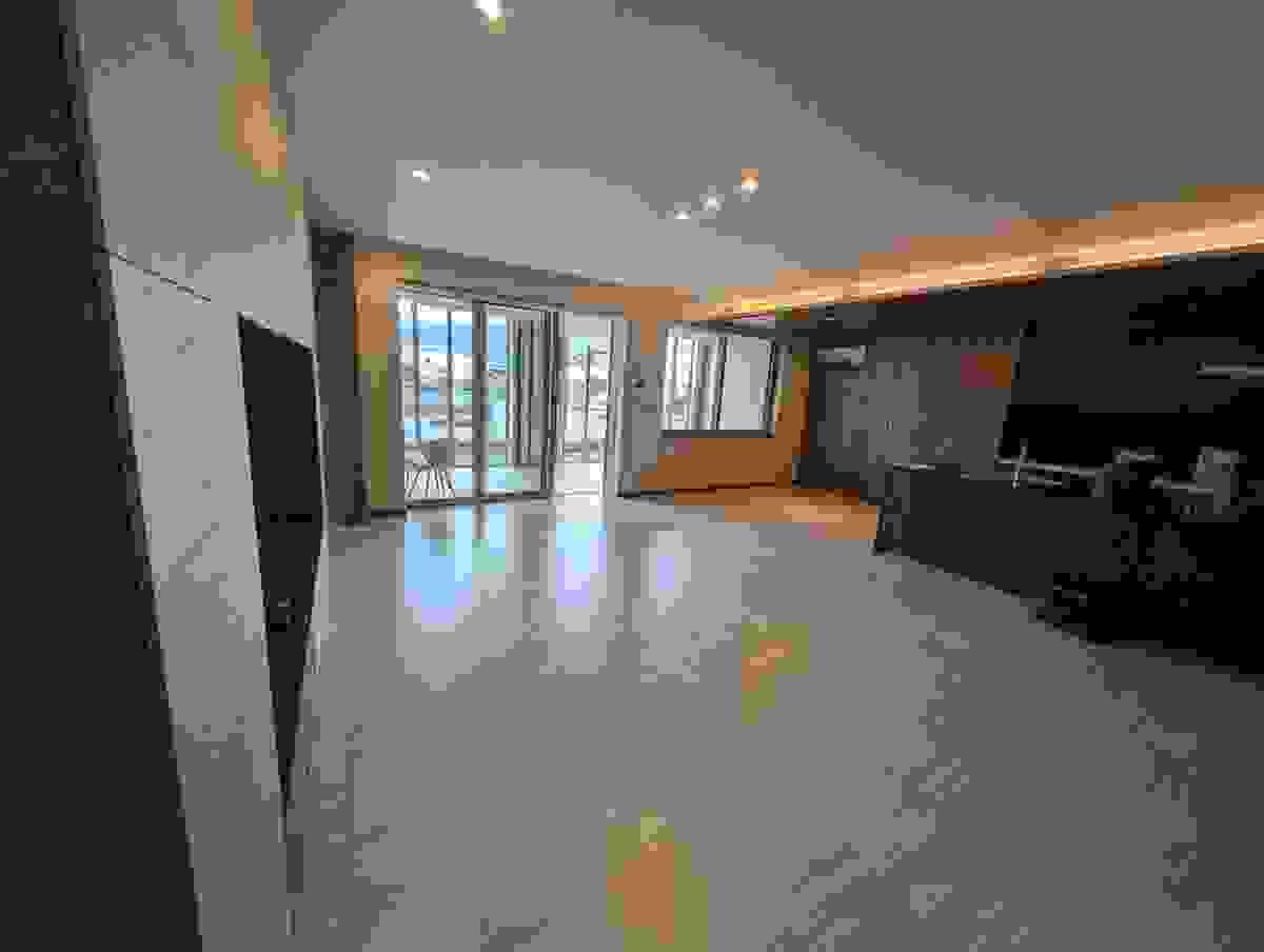 - Takahashi Ichiro I requested the construction of the store, and both the design and functionality are wonderful, and it is well received by customers. We are helping to shape our customers' dream homes. new construction, reform, store