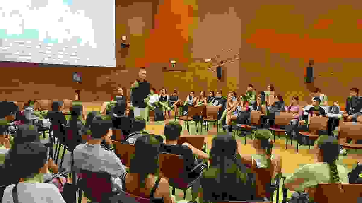 Participate in projects that make the difference in your community and contribute to the common good. Solidarity Actions What do we do Hirugazte is the area of young people of Hirukide, aimed at people between 15 and 25 years old. It is your community within Hirukide, a space designed for you to train, share your concerns and experiences with other people in your environment, and participate in solidarity actions. Participate in projects that make the difference in your community and contribute to the common good. Solidarity Actions What do we do Hirugazte is the area of young people of Hirukide, aimed at people between 15 and 25 years old. It is your community within Hirukide, a space designed for you to train, share your concerns and experiences with other people in your environment, and participate in solidarity actions.