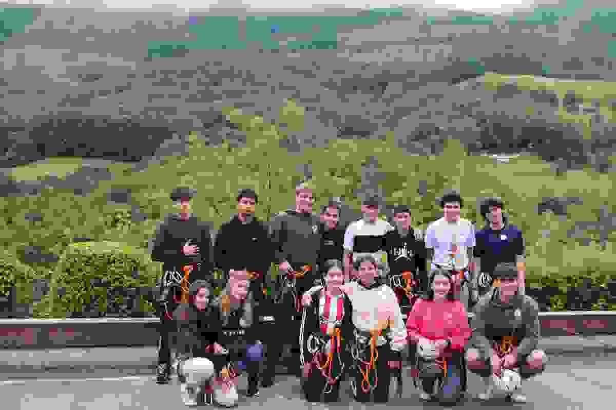 Participate in projects that make the difference in your community and contribute to the common good. Solidarity Actions What do we do Hirugazte is the area of young people of Hirukide, aimed at people between 15 and 25 years old. It is your community within Hirukide, a space designed for you to train, share your concerns and experiences with other people in your environment, and participate in solidarity actions. Participate in projects that make the difference in your community and contribute to the common good. Solidarity Actions What do we do Hirugazte is the area of young people of Hirukide, aimed at people between 15 and 25 years old. It is your community within Hirukide, a space designed for you to train, share your concerns and experiences with other people in your environment, and participate in solidarity actions.