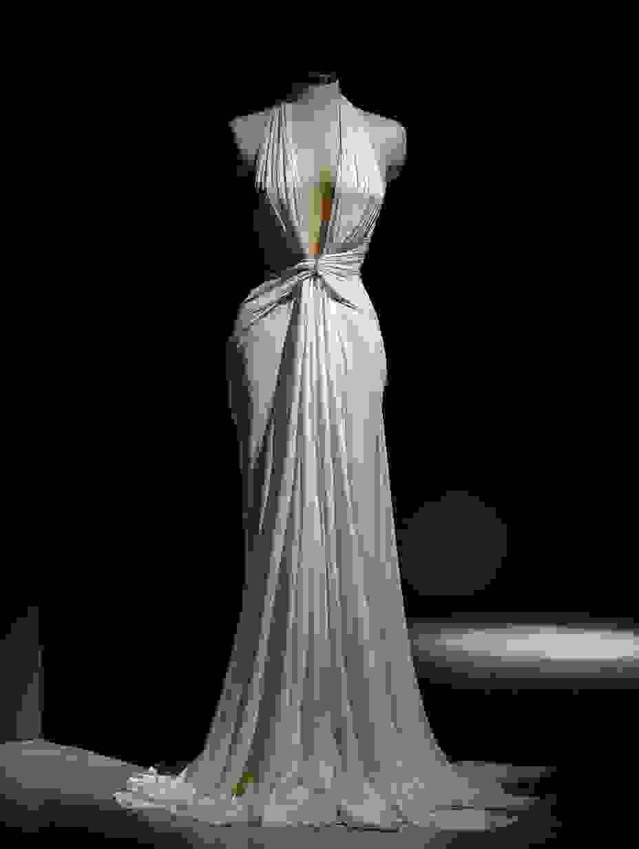 Our evening and formal dresses are designed to make a statement at any special occasion. From sleek silhouettes to intricate embellishments, we create outfits that highlight your unique style and sophistication. Elegant Evening & Formal Wear Our Fashion Creations 我是一名服装设计师,我有自己的服装定制工作室,我想要打造一个展示我设计的各种类型精致的服装(女士日常服装,礼服,婚纱,裙子,),展示服装设计工作室的创建者和服装设计师们的网站 Our evening and formal dresses are designed to make a statement at any special occasion. From sleek silhouettes to intricate embellishments, we create outfits that highlight your unique style and sophistication. Elegant Evening & Formal Wear Our Fashion Creations 我是一名服装设计师,我有自己的服装定制工作室,我想要打造一个展示我设计的各种类型精致的服装(女士日常服装,礼服,婚纱,裙子,),展示服装设计工作室的创建者和服装设计师们的网站