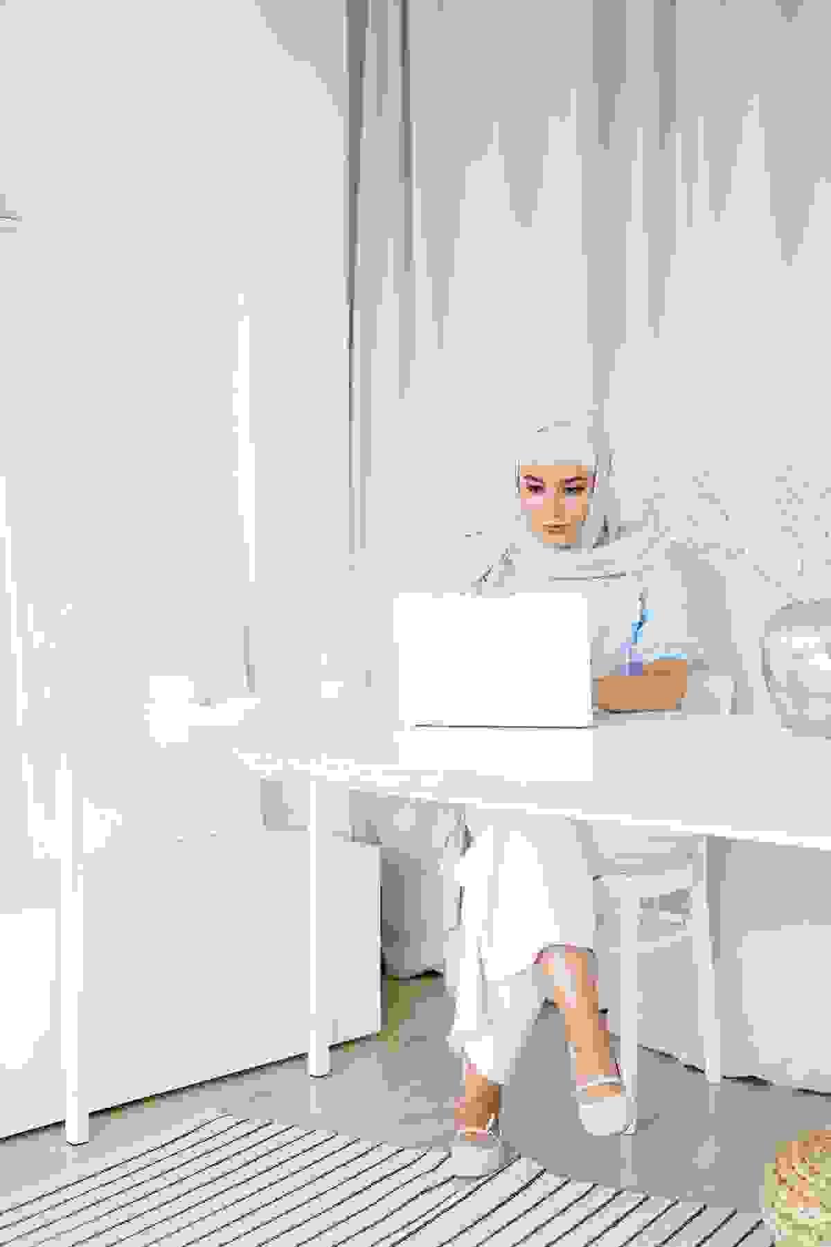 Customer service assistant replying to live chat and social media comments