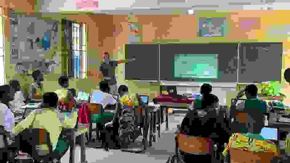Empower the Next Generation with Essential Skills Our Mission
Digitization creates a lot of chances for jobs in Africa. And to grow and stand on our own feet, we need qualified jobs. But to put this into practice, we need empowered talents with the right skills and the right mindset. We challenge our current educational system and believe we can do more, especially when it comes to IT & Soft Skills.

We cannot afford to lose promising talents on the way or forget them in rural schools. We need to create more chances for all students in Junior and Senior High School because early education is key. We think that we all have the responsibility to empower the future generation of Africa with basic, vital skills – and beyond!

The Grow Ghana initiative supports young students in the school with hands-on training in digital & soft skills that really matter – as early as possible. The pro-bono trainings are financed by partner start-ups, global volunteers, and donations.