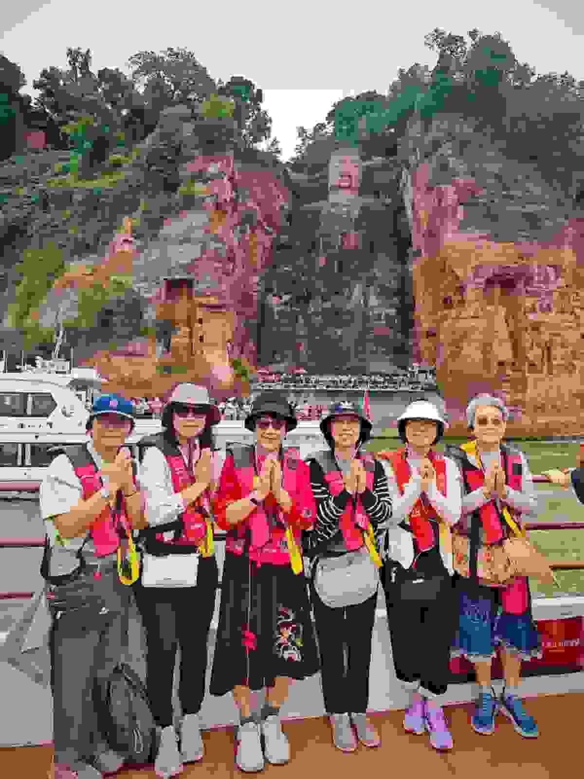 — Wang Qiang Customized corporate team building plan greatly enhanced team cohesion, thank you Zhenlv for the thoughtful planning. Our customers have experienced more than 200+ high-end customized travel and corporate travel professional services. We are a local travel agency focused on high-quality customized tours and corporate travel services in the Southwest region. "Zhen Travel" is the name, which reflects our service philosophy — using carefully selected resources and heartfelt service to create an exclusive travel experience for you. Whether it is niche secret route trips for families, full-process management of business inspections, or themed customized plans for corporate team building, we will tailor everything according to your needs, from itinerary design, resource coordination, to every detail during travel, providing personalized planning. We reject routine low-price group tours and value your travel experience and comfort more, with no hidden costs throughout the process, and all service standards are written into the contract. — Wang Qiang Customized corporate team building plan greatly enhanced team cohesion, thank you Zhenlv for the thoughtful planning. Our customers have experienced more than 200+ high-end customized travel and corporate travel professional services. We are a local travel agency focused on high-quality customized tours and corporate travel services in the Southwest region. "Zhen Travel" is the name, which reflects our service philosophy — using carefully selected resources and heartfelt service to create an exclusive travel experience for you. Whether it is niche secret route trips for families, full-process management of business inspections, or themed customized plans for corporate team building, we will tailor everything according to your needs, from itinerary design, resource coordination, to every detail during travel, providing personalized planning. We reject routine low-price group tours and value your travel experience and comfort more, with no hidden costs throughout the process, and all service standards are written into the contract.