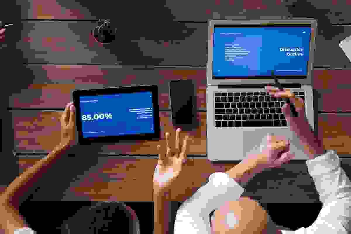 Here, students will analyze the business strategies of top companies such as Tesla and Nvidia, combining theory and practice through real cases to cultivate critical thinking and problem-solving skills. real business case analysis What are we doing "The practical rehearsal venue for future business leaders, we are not a tutoring class, we are a bridge. At one end of the bridge is rigorous economic theory (AP/IB/A-Level); at the other end of the bridge is the unpredictable real business battlefield. While many peers are still stuck memorizing the definition of 'supply and demand curve', students at VOA are already using these theories to analyze Tesla's pricing strategy, dissect Nvidia's business moat, and deduce market trends after the Federal Reserve's interest rate hikes. At VOA, we fuse rigorous business theory with wild practical exercises." Here, students will analyze the business strategies of top companies such as Tesla and Nvidia, combining theory and practice through real cases to cultivate critical thinking and problem-solving skills. real business case analysis What are we doing "The practical rehearsal venue for future business leaders, we are not a tutoring class, we are a bridge. At one end of the bridge is rigorous economic theory (AP/IB/A-Level); at the other end of the bridge is the unpredictable real business battlefield. While many peers are still stuck memorizing the definition of 'supply and demand curve', students at VOA are already using these theories to analyze Tesla's pricing strategy, dissect Nvidia's business moat, and deduce market trends after the Federal Reserve's interest rate hikes. At VOA, we fuse rigorous business theory with wild practical exercises."