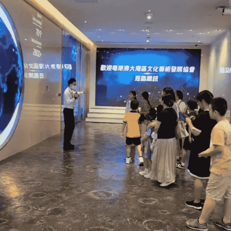 Our mentor team is composed of industry experts, providing one-on-one coaching to help students achieve personal goals. expert guidance What are we doing "The practical rehearsal venue for future business leaders, we are not a tutoring class, we are a bridge. At one end of the bridge is rigorous economic theory (AP/IB/A-Level); at the other end of the bridge is the unpredictable real business battlefield. While many peers are still stuck memorizing the definition of 'supply and demand curve', the students of VOA are already using these theories to analyze Tesla's pricing strategy, break down Nvidia's business moat, and deduce the market direction after the Federal Reserve's interest rate hike. At VOA, we fuse rigorous business theory with wild practical exercises." Our mentor team is composed of industry experts, providing one-on-one coaching to help students achieve personal goals. expert guidance What are we doing "The practical rehearsal venue for future business leaders, we are not a tutoring class, we are a bridge. At one end of the bridge is rigorous economic theory (AP/IB/A-Level); at the other end of the bridge is the unpredictable real business battlefield. While many peers are still stuck memorizing the definition of 'supply and demand curve', the students of VOA are already using these theories to analyze Tesla's pricing strategy, break down Nvidia's business moat, and deduce the market direction after the Federal Reserve's interest rate hike. At VOA, we fuse rigorous business theory with wild practical exercises."