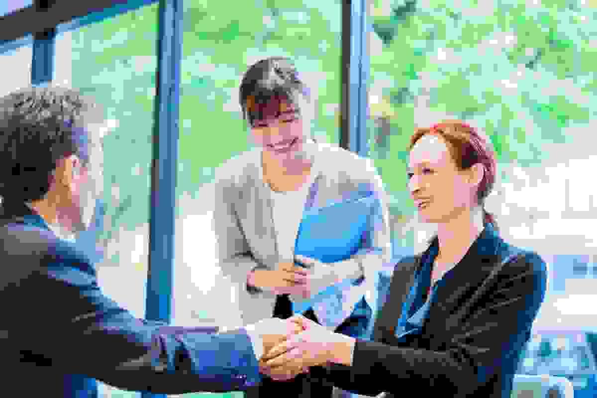We provide translation and organization services for hospital materials, ensuring that the information is accurate and error-free, allowing you to have no language barriers when seeking medical treatment abroad. Translation and information organization The services we provide Make a "China-Japan Information Service Station" For example, help customers remotely book high-end physical examinations, medical beauty, translate hospital materials, customize Japan travel, check real estate information Steps: find information → translate → organize → provide solutions, this is the service Rich people are most afraid not of expensive, but of trouble and being deceived. As long as it is reliable, orders can be continuously received.