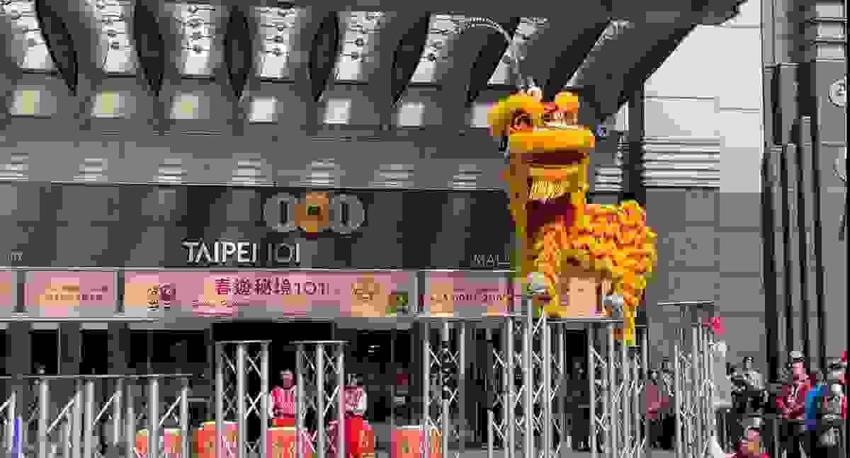 The exquisite dragon dance performance will bring a spectacular visual feast to your celebration. Dragon dance performance The services we provide Awakening lion, dragon dance and lion dance, traditional performance, lion formation, dragon formation, war drum performance, groundbreaking ceremony, year-end party program, New Year festival activities, New Year performance, wedding and funeral celebrations, various traditional performances entrusted to us Wangfu!