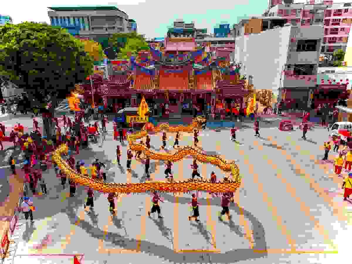 The exquisite dragon dance performance will bring a spectacular visual feast to your celebration. Dragon dance performance The services we provide Awakening lion, dragon dance and lion dance, traditional performance, lion formation, dragon formation, war drum performance, groundbreaking ceremony, year-end party program, New Year festival activities, New Year performance, wedding and funeral celebrations, various traditional performances entrusted to us Wangfu!