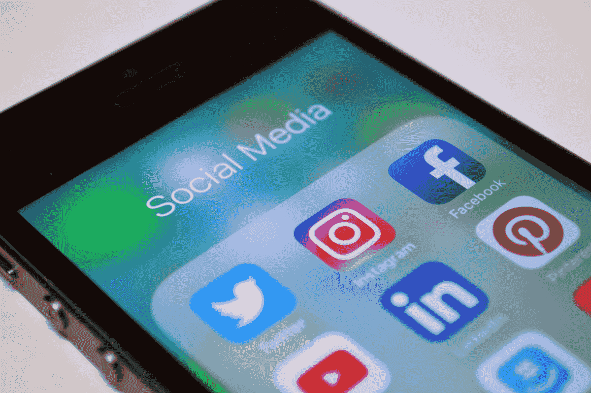Pack Social Media : visibilité réseaux sociaux pour booster votre présence sur les réseaux sociaux. Emera concept Dinard / Saint-Malo / Ille-et-Vilaine