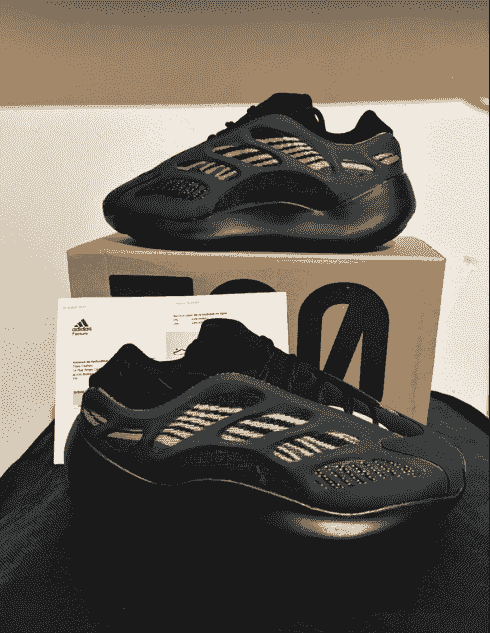 — Marc Dupuis The shoes of Kicks of Luxury are both elegant and comfortable. I found the perfect pair for a special event, and the service was exceptional. Our clients love their new luxury shoes at accessible prices. site of sale of shoes of luxury at some prices affordable