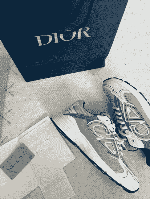 — Émilie Moreau Having access to designer shoes at reduced prices is incredible. I am delighted with my latest order, the quality is there. Our clients love their new luxury shoes at accessible prices. site of sale of shoes of luxury at affordable prices