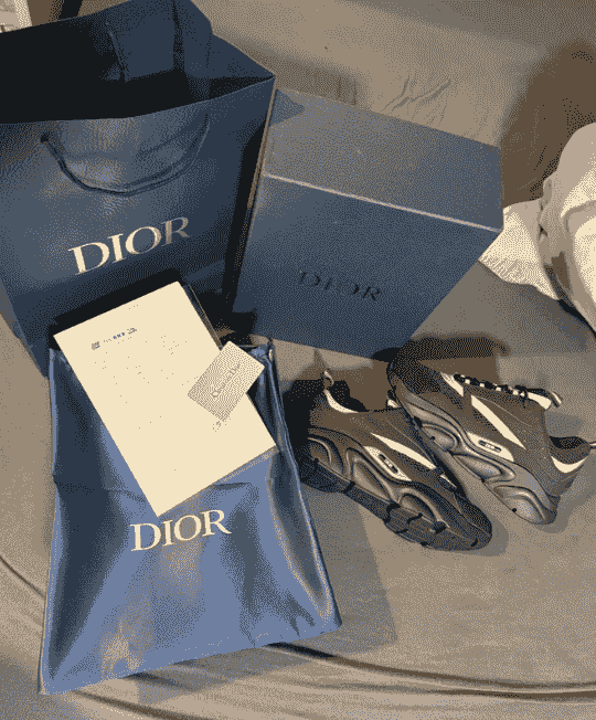 — Marc Dupuis The shoes of Kicks of Luxury are both elegant and comfortable. I found the perfect pair for a special event, and the service was exceptional. Our clients love their new luxury shoes at accessible prices. site of sale of shoes of luxury at some prices affordable