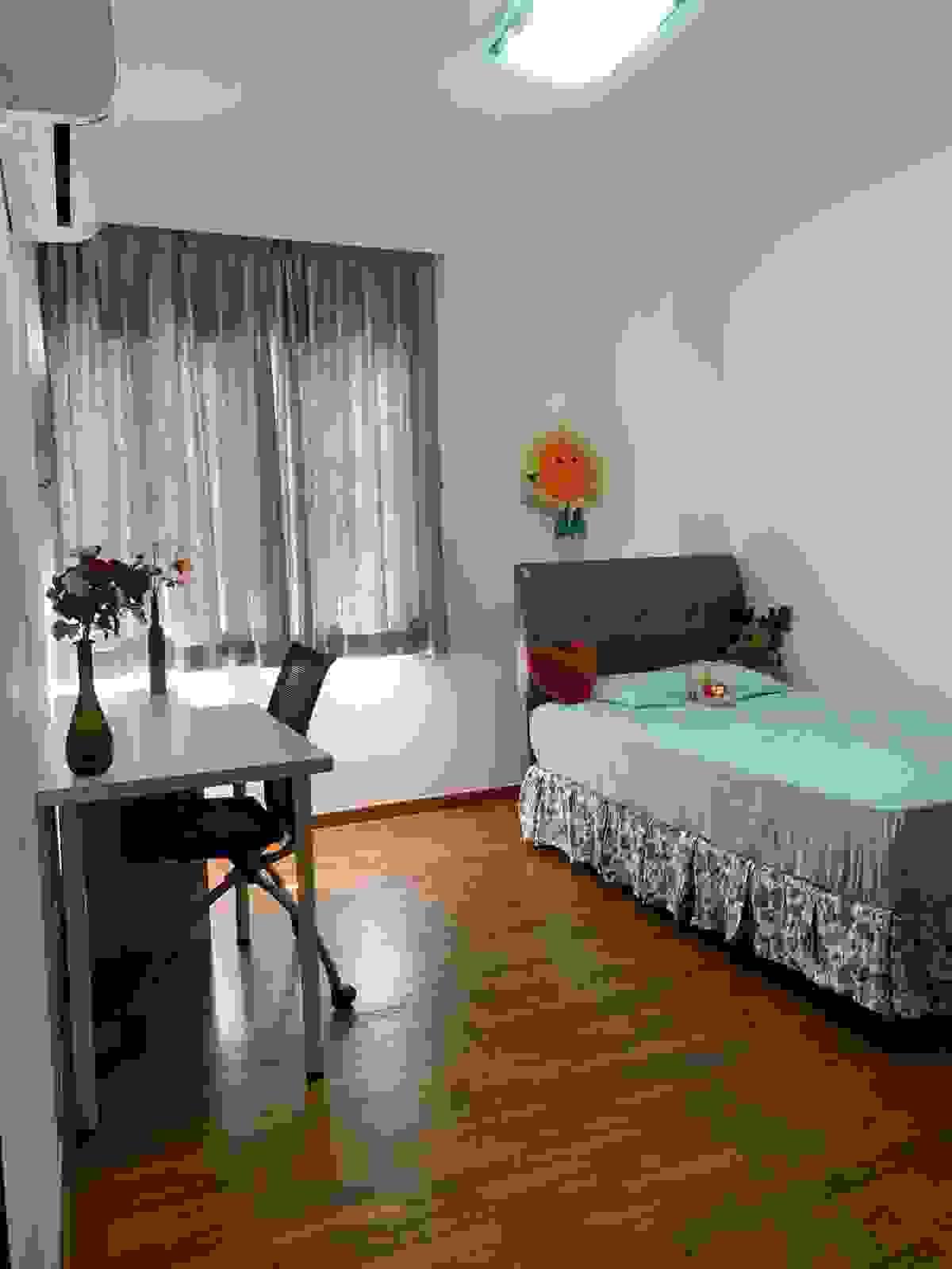 Student Guest Room 2 (Big single-room with super-single bed)