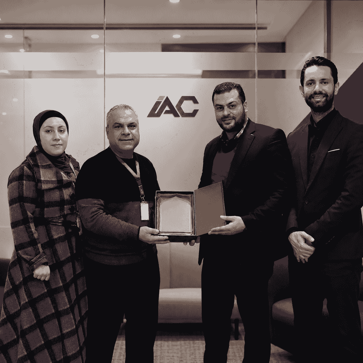 درع تكريم مقدم من مستودع الشرايعة للأدوية لمؤسسة الإضافات المثالية بمناسبة تطبيق نظام إدارة الجودة ISO 9001:2015 درع تكريم مقدم من مستودع الشرايعة للأدوية لمؤسسة الإضافات المثالية بمناسبة تطبيق نظام إدارة الجودة ISO 9001:2015