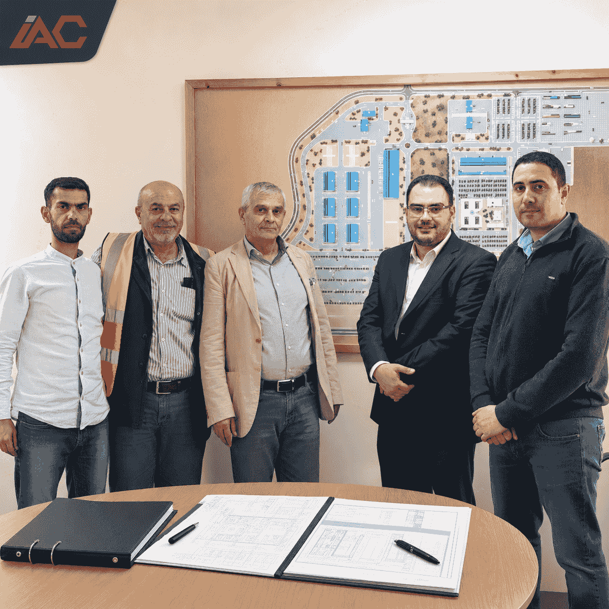 جانب من الجلسة الختامية لتدقيق هيئة SGS الأردن على نظامي البيئة والسلامة المهنية لشركة أبو عيشة للمقاولات بحضور م. بلال عبابنة وم. أوس العمري من شركة IAC جانب من الجلسة الختامية لتدقيق هيئة SGS الأردن على نظامي البيئة والسلامة المهنية لشركة أبو عيشة للمقاولات بحضور م. بلال عبابنة وم. أوس العمري من شركة IAC