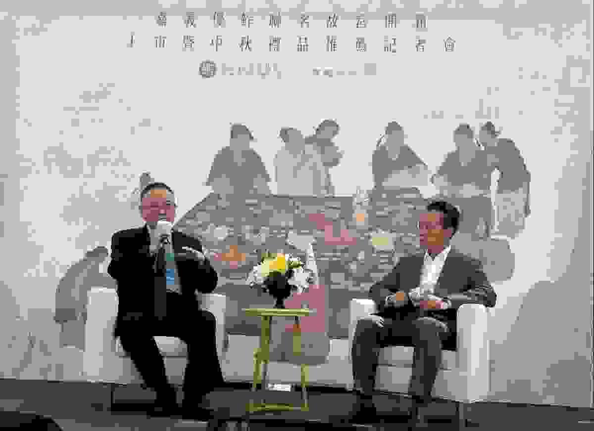 2-故宮蕭宗煌院長與翁章梁縣長於記者會上對談_提及本合作是_農業與文化的交會___OWkwFq
