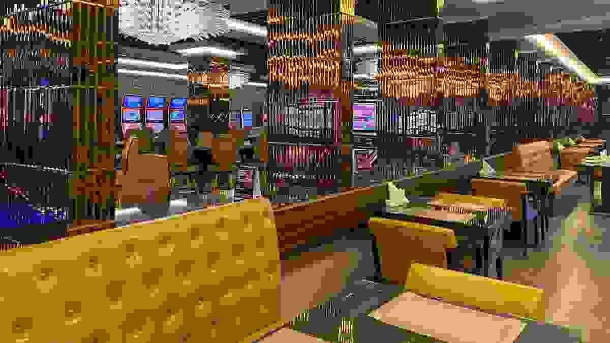 alt="Custom durable gaming table, seats long service life furniture by Moontree" alt="Custom durable gaming table, seats long service life furniture by Moontree"