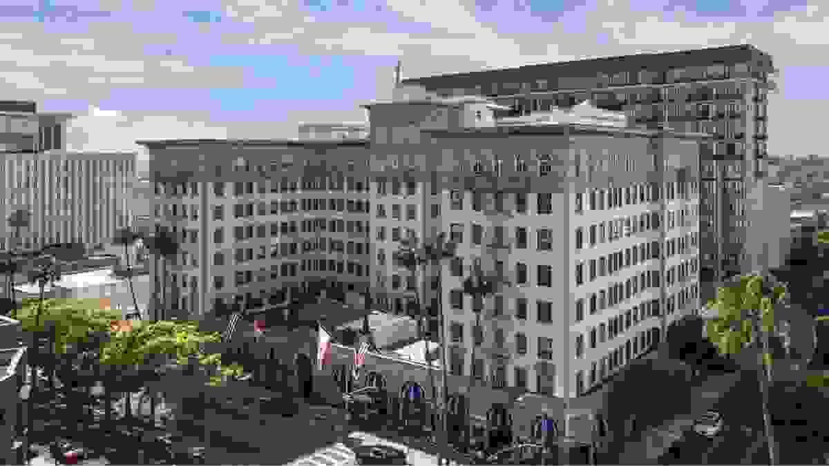 alt="Custom luxury hotel bedroom furniture, high-end headboard and wardrobe by Moontree" alt="Custom luxury hotel bedroom furniture, high-end headboard and wardrobe by Moontree"