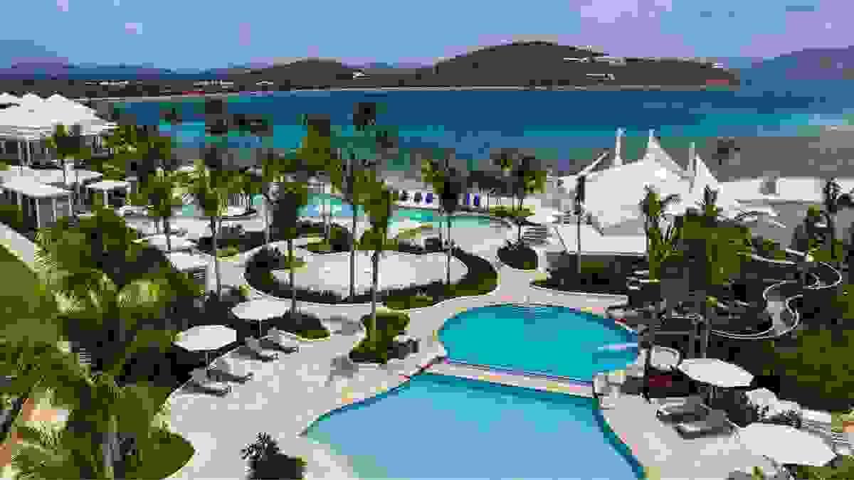 alt="Custom high-end indoor and outdoor resort furniture by Moontree" alt="Custom high-end indoor and outdoor resort furniture by Moontree"