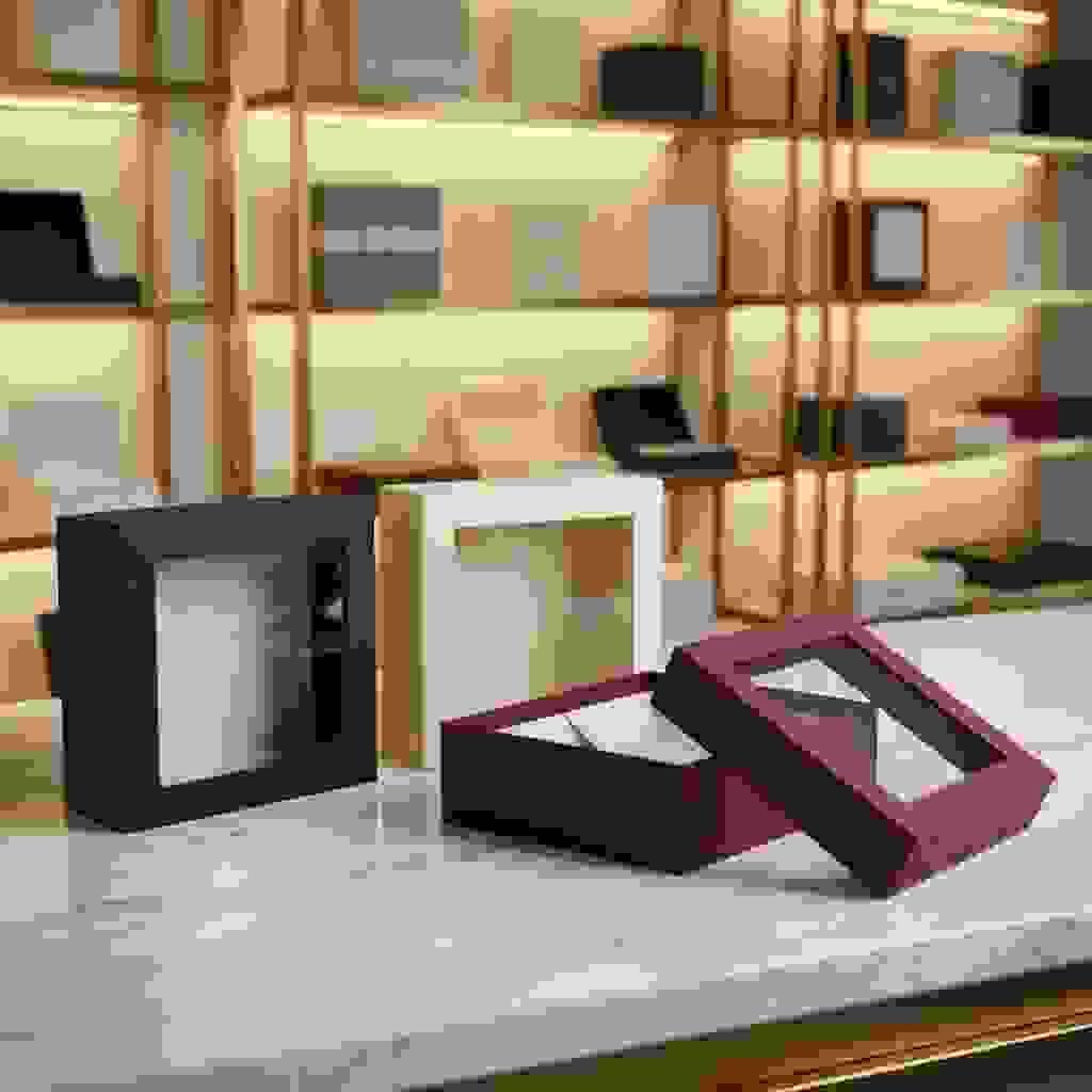 Window lid and base boxes with a clear PET window, one opened to show the interior and window detail. Window lid and base boxes with a clear PET window, one opened to show the interior and window detail.