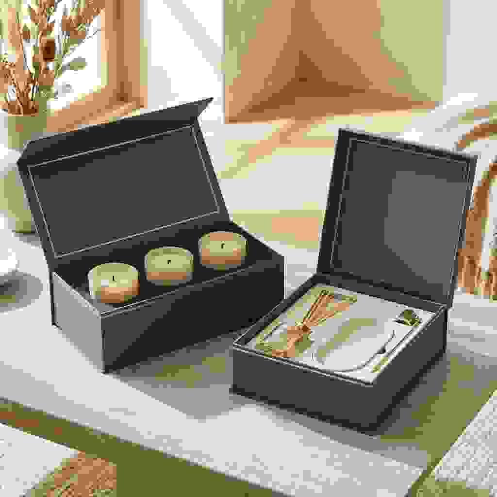 Gift-ready rigid boxes with premium inserts for candles and home fragrance sets, designed for an elevated unboxing experience. Gift-ready rigid boxes with premium inserts for candles and home fragrance sets, designed for an elevated unboxing experience.