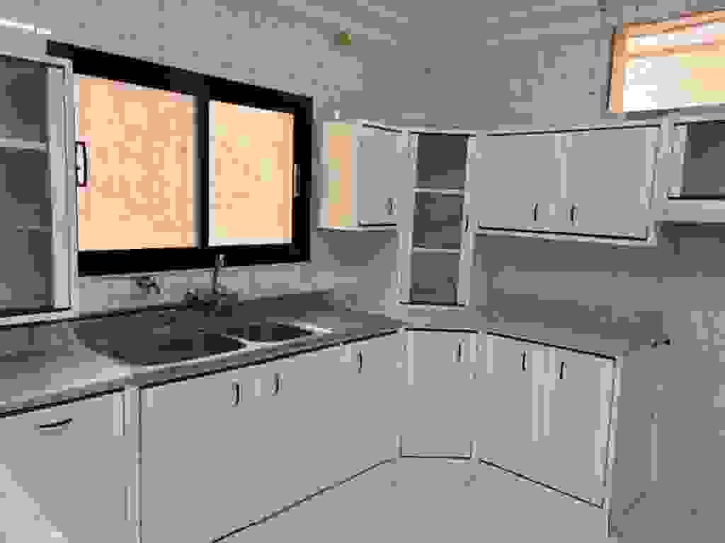 هل تخطط لتغيير ديكور منزلك وتركيب مطبخ عصري جديد؟ هل لديك مطبخ مستعمل يشغل حيزاً في منزلك وترغب في بيعه بأعلى سعر بدلاً من تركه يتلف؟ 🍳💎 نحن هنا لنقدم لك الحل الأمثل والخدمة الأكثر احترافية في شراء المطابخ المستعملة بالرياض. المطبخ هو الركن الأهم في كل بيت، ونحن نعلم أن المطابخ المصنوعة من الألمنيوم أو الخشب أو الرخام الصناعي تظل ذات قيمة مادية عالية حتى بعد الاستخدام. لذا، وفرنا لك فريقاً متخصصاً في تثمين وفك المطابخ بكافة أحياء العاصمة، لنضمن لك تجربة بيع مريحة ومجزية. للتواصل المباشر والحصول على تسعيرة فورية، اتصل بنا أو راسلنا عبر الواتساب على الرقم: 0537380614. ما هي أنواع المطابخ التي نشتريها؟ نحن نغطي سوق المستعمل بالكامل في الرياض، ونشتري كافة الموديلات والتصاميم بحالاتها المختلفة، وتشمل خدماتنا: مطابخ الألمنيوم: نشتري المطابخ الألمنيوم بكافة ألوانها وسماكاتها، ونقدر جودة القطاعات والرخام الطبيعي أو الصناعي المرفق بها. مطابخ إيكيا والمطابخ الجاهزة: نشتري المطابخ الخشبية الحديثة (مودرن) ذات التصاميم العالمية التي تتطلب دقة متناهية في الفك للحفاظ على سلامة القطع. مطابخ الخشمونيوم والبي في سي (PVC): نشتري المطابخ ذات الخامات الحديثة والمقاومة للرطوبة، ونمنحك فيها أسعاراً تنافسية جداً. المطابخ المركزية (ستانلس ستيل): نشتري مطابخ الفنادق والمطاعم المصنوعة بالكامل من الفولاذ المقاوم للصدأ، ونمتلك القدرة على شراء كميات ضخمة. تجهيزات المطبخ المرافقة: نشتري أيضاً الشفاطات، الأحواض (المجالي)، والأفران المدمجة (Built-in) التي تأتي مع المطبخ. لماذا نحن خيارك الأول في الرياض؟ التقييم العادل (أعلى سعر): نعتمد الأمانة في التقييم؛ حيث نمنحك السعر الأفضل بناءً على مساحة المطبخ، نظافته، جودة الإكسسوارات (المفصلات والسكك)، وحالة الرخام. فنيو فك متخصصون: فك المطبخ عملية معقدة قد تؤثر على الجدران أو السباكة؛ لذا نرسل نجارين وفنيين محترفين يقومون بفك الوحدات والرخام بكل هدوء ودقة دون إحداث فوضى. الدفع النقدي الفوري: نحن نقدر وقتك واحتياجك، لذا يتم تسليمك المبلغ المتفق عليه "كاش" في الموقع بمجرد الاتفاق وقبل البدء في عملية الفك والتحميل. النقل المجاني: لا تتحمل أي تكاليف إضافية؛ نحن نتولى عملية التحميل والنقل بسياراتنا الخاصة إلى مستودعاتنا فوراً. تغطية شاملة للرياض: نصل إليك في (شمال، جنوب، شرق، وغرب الرياض) بمجرد اتصالك بنا على الرقم 0537380614. كيف تبيع مطبخك لنا في 3 خطوات؟ التواصل والصورة: أرسل صوراً واضحة للمطبخ من عدة زوايا عبر الواتساب على الرقم 0537380614 للحصول على تقييم مبدئي. المعاينة والاتفاق: نرسل المندوب لمعاينة المطبخ على الطبيعة وتقديم عرض السعر النهائي. الفك والاستلام: عند موافقتك، يتم الدفع لك فوراً، ويبدأ الفنيون بفك المطبخ ونقله في نفس اليوم. لا تترك مطبخك القديم يضيق عليك المكان أو يصبح مأوى للأتربة، حوله الآن إلى سيولة نقدية واستفد من قيمته. نحن في خدمتك طوال أيام الأسبوع. 📞 اتصل بنا الآن ولا تتردد: 0537380614 نشتري مطبخك المستعمل بأمانة.. ونمنحك أفضل عرض سعر في الرياض! هل تخطط لتغيير ديكور منزلك وتركيب مطبخ عصري جديد؟ هل لديك مطبخ مستعمل يشغل حيزاً في منزلك وترغب في بيعه بأعلى سعر بدلاً من تركه يتلف؟ 🍳💎 نحن هنا لنقدم لك الحل الأمثل والخدمة الأكثر احترافية في شراء المطابخ المستعملة بالرياض. المطبخ هو الركن الأهم في كل بيت، ونحن نعلم أن المطابخ المصنوعة من الألمنيوم أو الخشب أو الرخام الصناعي تظل ذات قيمة مادية عالية حتى بعد الاستخدام. لذا، وفرنا لك فريقاً متخصصاً في تثمين وفك المطابخ بكافة أحياء العاصمة، لنضمن لك تجربة بيع مريحة ومجزية. للتواصل المباشر والحصول على تسعيرة فورية، اتصل بنا أو راسلنا عبر الواتساب على الرقم: 0537380614. ما هي أنواع المطابخ التي نشتريها؟ نحن نغطي سوق المستعمل بالكامل في الرياض، ونشتري كافة الموديلات والتصاميم بحالاتها المختلفة، وتشمل خدماتنا: مطابخ الألمنيوم: نشتري المطابخ الألمنيوم بكافة ألوانها وسماكاتها، ونقدر جودة القطاعات والرخام الطبيعي أو الصناعي المرفق بها. مطابخ إيكيا والمطابخ الجاهزة: نشتري المطابخ الخشبية الحديثة (مودرن) ذات التصاميم العالمية التي تتطلب دقة متناهية في الفك للحفاظ على سلامة القطع. مطابخ الخشمونيوم والبي في سي (PVC): نشتري المطابخ ذات الخامات الحديثة والمقاومة للرطوبة، ونمنحك فيها أسعاراً تنافسية جداً. المطابخ المركزية (ستانلس ستيل): نشتري مطابخ الفنادق والمطاعم المصنوعة بالكامل من الفولاذ المقاوم للصدأ، ونمتلك القدرة على شراء كميات ضخمة. تجهيزات المطبخ المرافقة: نشتري أيضاً الشفاطات، الأحواض (المجالي)، والأفران المدمجة (Built-in) التي تأتي مع المطبخ. لماذا نحن خيارك الأول في الرياض؟ التقييم العادل (أعلى سعر): نعتمد الأمانة في التقييم؛ حيث نمنحك السعر الأفضل بناءً على مساحة المطبخ، نظافته، جودة الإكسسوارات (المفصلات والسكك)، وحالة الرخام. فنيو فك متخصصون: فك المطبخ عملية معقدة قد تؤثر على الجدران أو السباكة؛ لذا نرسل نجارين وفنيين محترفين يقومون بفك الوحدات والرخام بكل هدوء ودقة دون إحداث فوضى. الدفع النقدي الفوري: نحن نقدر وقتك واحتياجك، لذا يتم تسليمك المبلغ المتفق عليه "كاش" في الموقع بمجرد الاتفاق وقبل البدء في عملية الفك والتحميل. النقل المجاني: لا تتحمل أي تكاليف إضافية؛ نحن نتولى عملية التحميل والنقل بسياراتنا الخاصة إلى مستودعاتنا فوراً. تغطية شاملة للرياض: نصل إليك في (شمال، جنوب، شرق، وغرب الرياض) بمجرد اتصالك بنا على الرقم 0537380614. كيف تبيع مطبخك لنا في 3 خطوات؟ التواصل والصورة: أرسل صوراً واضحة للمطبخ من عدة زوايا عبر الواتساب على الرقم 0537380614 للحصول على تقييم مبدئي. المعاينة والاتفاق: نرسل المندوب لمعاينة المطبخ على الطبيعة وتقديم عرض السعر النهائي. الفك والاستلام: عند موافقتك، يتم الدفع لك فوراً، ويبدأ الفنيون بفك المطبخ ونقله في نفس اليوم. لا تترك مطبخك القديم يضيق عليك المكان أو يصبح مأوى للأتربة، حوله الآن إلى سيولة نقدية واستفد من قيمته. نحن في خدمتك طوال أيام الأسبوع. 📞 اتصل بنا الآن ولا تتردد: 0537380614 نشتري مطبخك المستعمل بأمانة.. ونمنحك أفضل عرض سعر في الرياض!