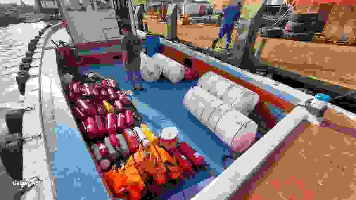 Image showing key marine services including equipment supply, onboard provisions delivery, efficient cargo handling, and detailed hull inspection for vessels at port. Image showing key marine services including equipment supply, onboard provisions delivery, efficient cargo handling, and detailed hull inspection for vessels at port.