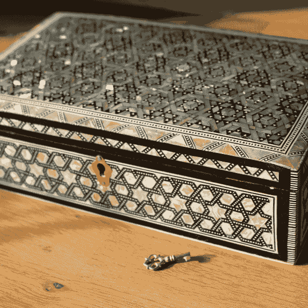 luxury-walnut-wood-box-engraved-logo luxury-walnut-wood-box-engraved-logo