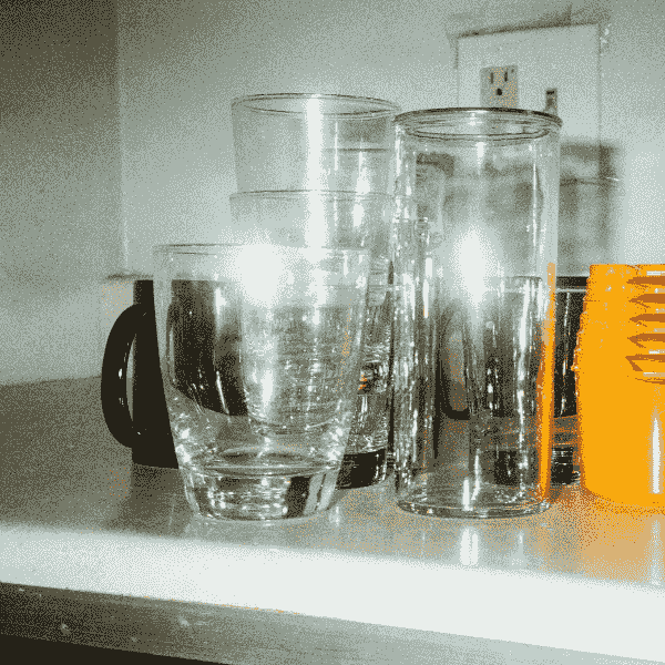 hand-blown-vs-machine-made-glassware hand-blown-vs-machine-made-glassware