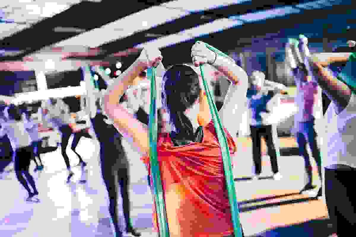 Spolupráce s fitness experty na nápadech na reklamu