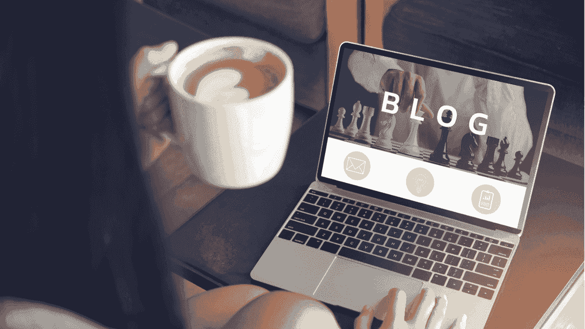 Lanza tu sitio web de blogs con Strikingly