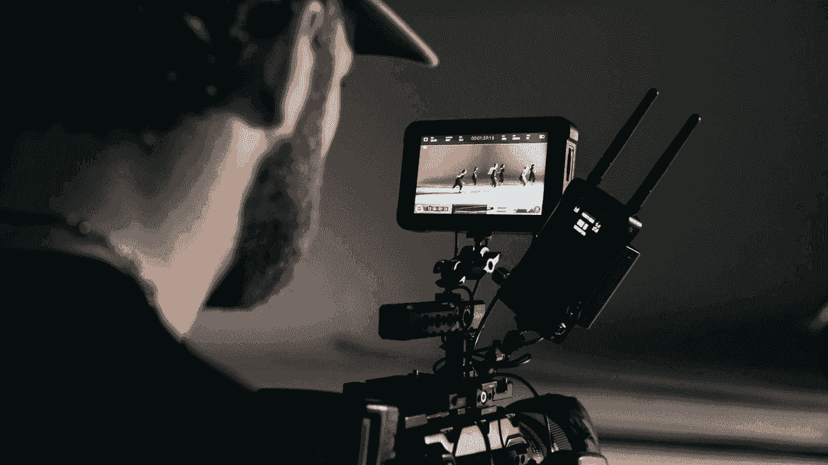 Buat situs web videografer dengan Strikingly