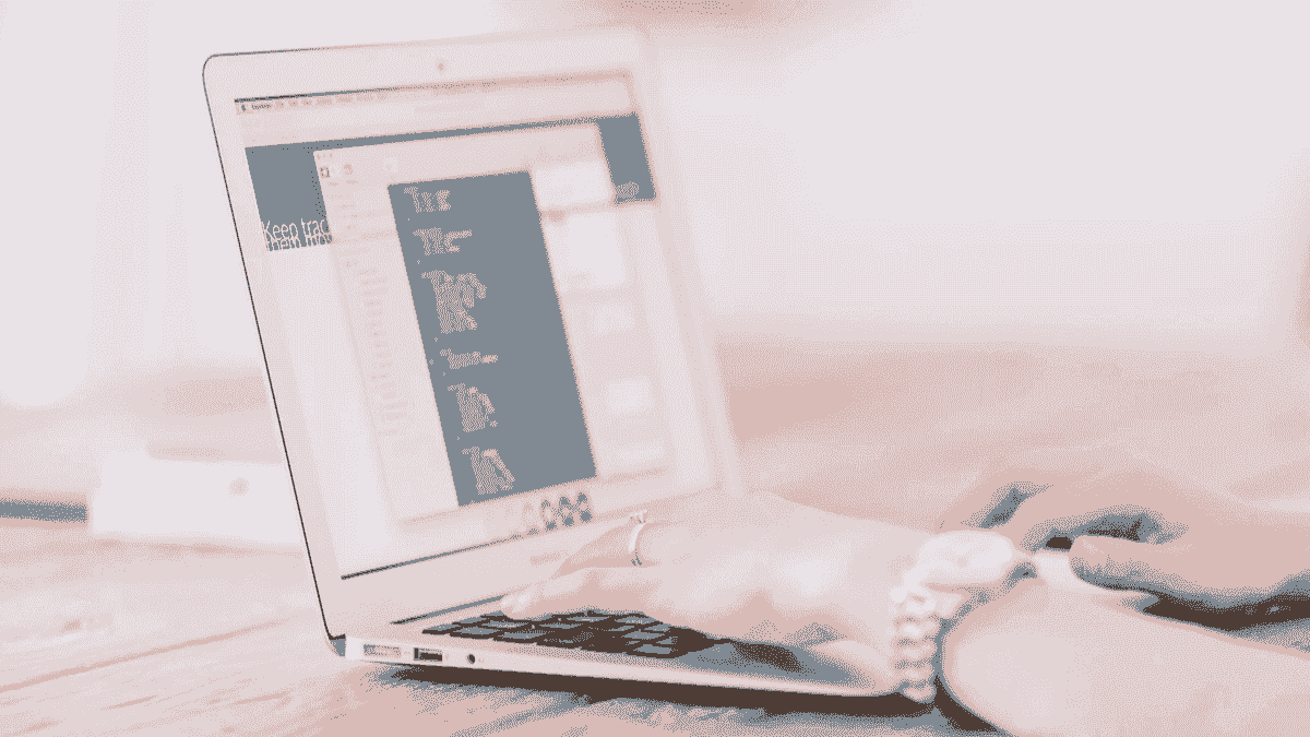 Kenali analitik website dengan Strikingly