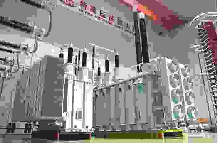 Oil-immersed shunt reactor in high-voltage test hall Oil-immersed shunt reactor in high-voltage test hall