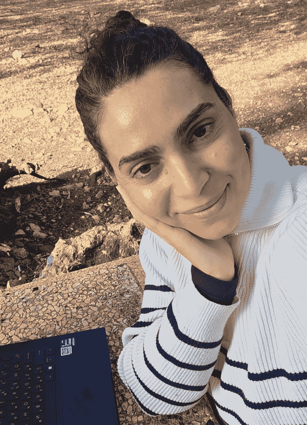 In this course, we will help you explore the depths of your self and free yourself from the constraints that hinder your progress. You will learn how to express yourself freely and achieve your personal and professional goals. self-realization What we are distinguished by "Do you feel like you are not being yourself to the fullest? Do you want more life, more vitality... but is something inside you holding you back? A journey to be me A journey from internal constraints to your true freedom If sometimes you feel like you are here... Independent in your life - you work, you learn, you achieve... But sometimes do you feel restricted? Confident in yourself but you shrink your presence among people and in social or professional settings? Because there are things that no one sees but you... Do you feel 'different' or 'other' and not feel 'at home' in your environment? Comfortable with yourself but you notice that others' expectations affect your decisions and your progress in life? And because it is time for change You can no longer live with the feeling that you are restricted... or that life is closed off to you? Do you want to live more freely... and be yourself honestly? Welcome to you This space is for you to return to yourself... Not to become someone else A course of 5 meetings for women who have started to awaken to their truth... But still feel constrained within family, work, and relationships. Constrained by ways of thinking, by expectations, and by fear of how they might be seen. Here... we will return step by step to the place where your voice, your freedom, and your honesty are." In this course, we will help you explore the depths of your self and free yourself from the constraints that hinder your progress. You will learn how to express yourself freely and achieve your personal and professional goals. self-realization What we are distinguished by "Do you feel like you are not being yourself to the fullest? Do you want more life, more vitality... but is something inside you holding you back? A journey to be me A journey from internal constraints to your true freedom If sometimes you feel like you are here... Independent in your life - you work, you learn, you achieve... But sometimes do you feel restricted? Confident in yourself but you shrink your presence among people and in social or professional settings? Because there are things that no one sees but you... Do you feel 'different' or 'other' and not feel 'at home' in your environment? Comfortable with yourself but you notice that others' expectations affect your decisions and your progress in life? And because it is time for change You can no longer live with the feeling that you are restricted... or that life is closed off to you? Do you want to live more freely... and be yourself honestly? Welcome to you This space is for you to return to yourself... Not to become someone else A course of 5 meetings for women who have started to awaken to their truth... But still feel constrained within family, work, and relationships. Constrained by ways of thinking, by expectations, and by fear of how they might be seen. Here... we will return step by step to the place where your voice, your freedom, and your honesty are."