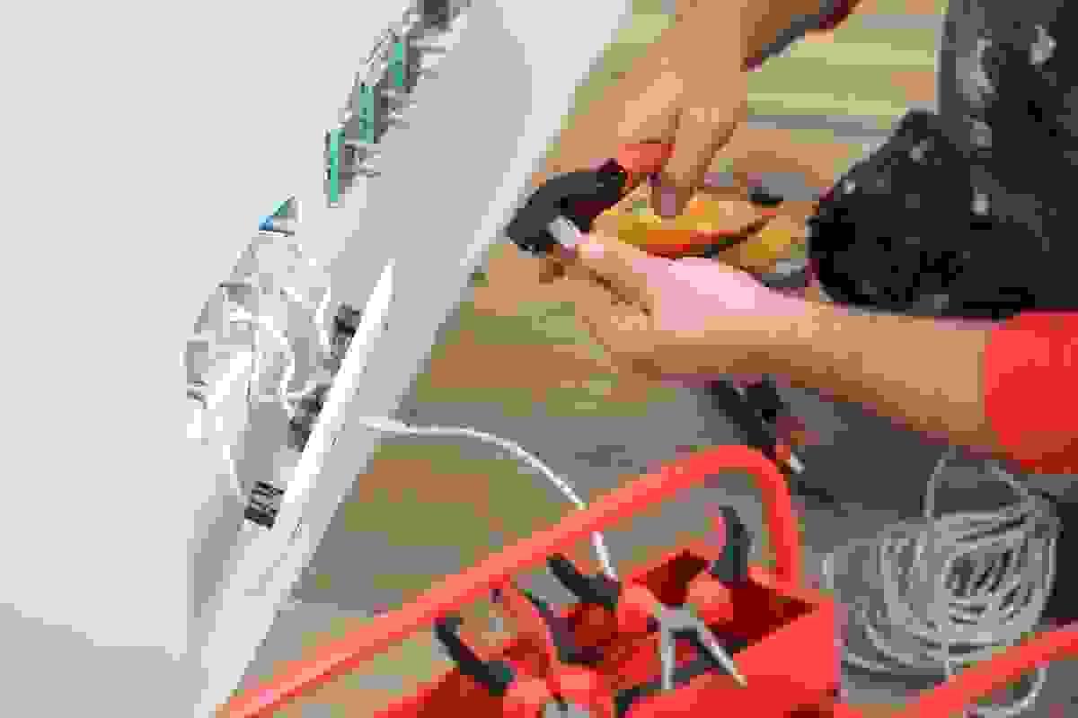 How To Choose A Professional Electrical Contractor el...